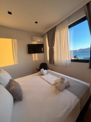 Ampoulos Rooms & Apartments