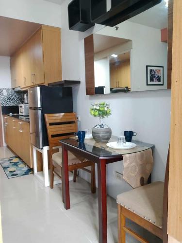 503-1queen bed 1-pull out 1-sofa bed 1- extra matressedsa view