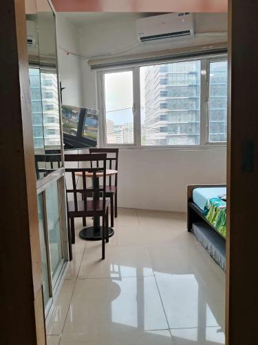 503-1queen bed 1-pull out 1-sofa bed 1- extra matressedsa view