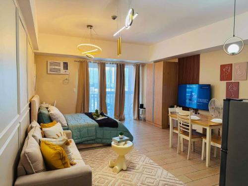 Cozy Unit near Venice Grand Canal Mall McKinley Hill Taguig