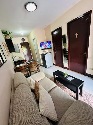UNIT 1 2BR Apartment with Gated and Open Parking