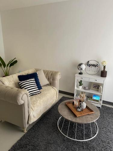 Minimalist House at Pueblo Golf