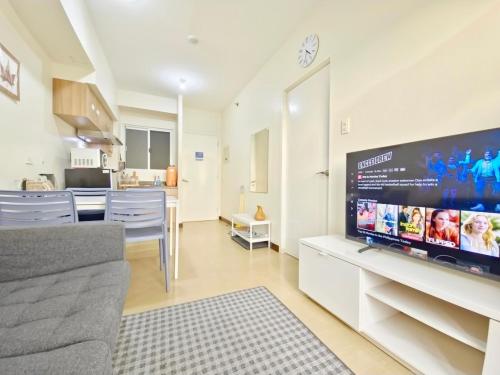 Home in Manila Breathtaking Sunset View