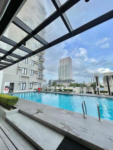 The Median Condo Near Cebu IT Park with FREE Pool