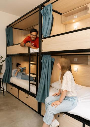 Yasi Hostel