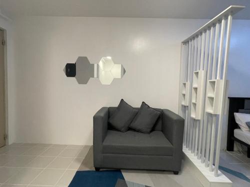 Stylish Minimalist Comfort Stay Beside EK