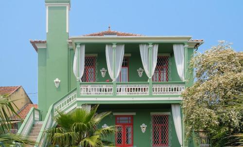 Vintage Balcony Guesthouse
