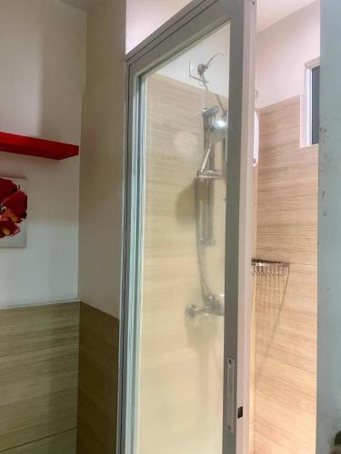 Quiet and spacious condo wid fast internet connection with Netflix