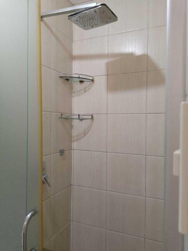 BirchTower Studio Condo with Balcony & Pool - Carosa Staycation