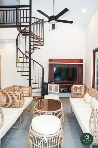 Modern Tropical 2BR Villa Pool Retreat in Amadeo