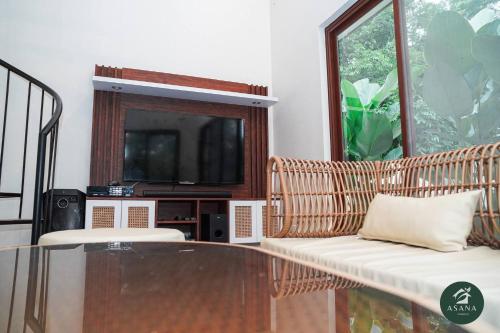 Modern Tropical 2BR Villa Pool Retreat in Amadeo