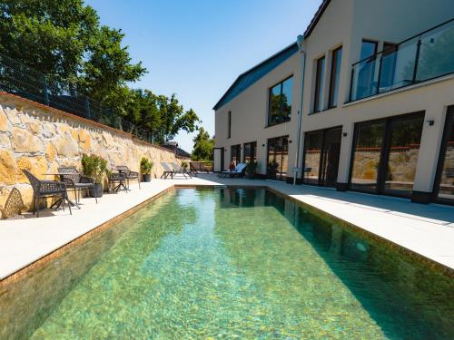 Bernstein Acamed Resort