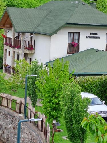 Rooms & Apartments Mirovic