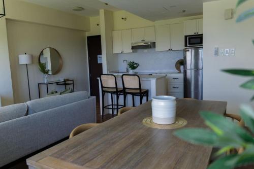 Elegant and Modern 2 BR Home Golf Skyline View