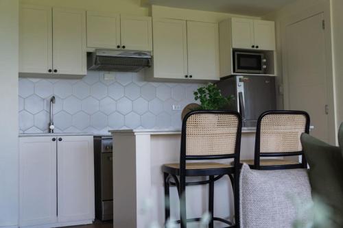 Elegant and Modern 2 BR Home Golf Skyline View