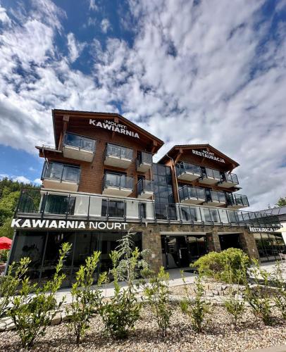 Nourt Rooms & Kitchen