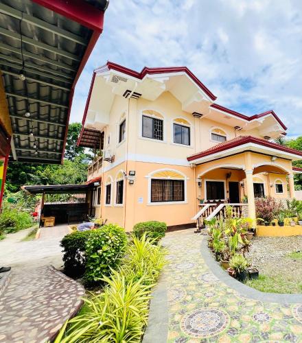 Chateau La Princesa rooms with garden, Bar & billiard