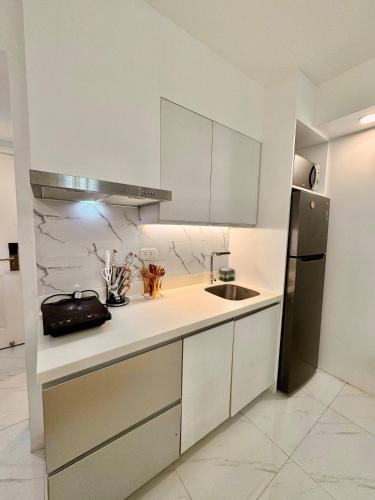 1BR Bahamas 19th floor, Azure Paraaque