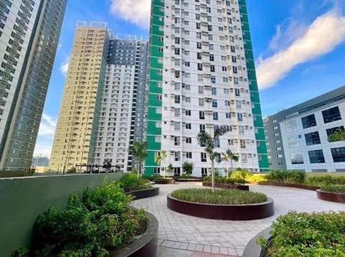 Pool View Condo Inside IT Park