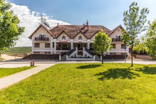 M1 Szekér Csárda Hotel Es Étterem