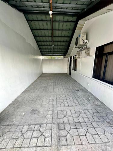 Scarlett Rae Bungalow house with Lake View