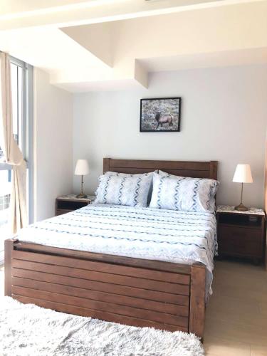 Cosy 1BR Uptown BGC with Balcony and Swimming Pool