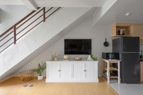 2 BR Golf View Loft Timeless Charm in Avant BGC