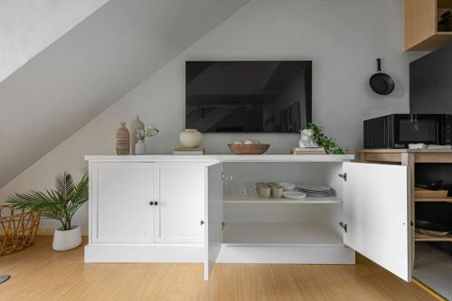 2 BR Golf View Loft Timeless Charm in Avant BGC