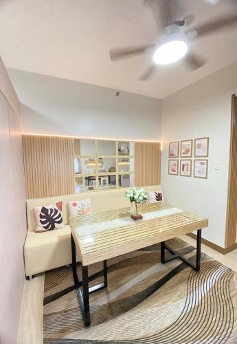 Aesthetic Cozy Stay with PS4, Netflix Coffee Nook - Elena Suites Staycation