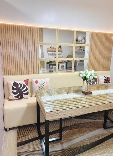 Aesthetic Cozy Stay with PS4, Netflix Coffee Nook - Elena Suites Staycation