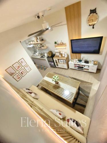 Aesthetic Cozy Stay with PS4, Netflix Coffee Nook - Elena Suites Staycation