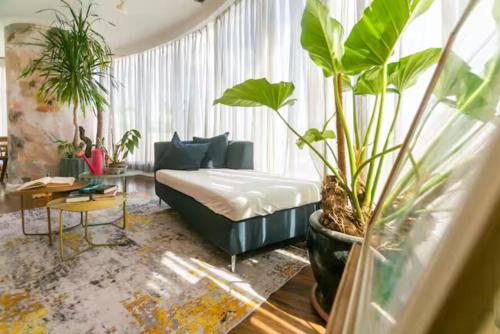 Glass House w Stunning View in Poblacion Makati