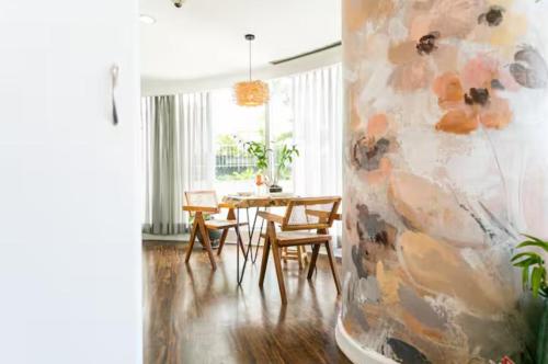 Glass House w Stunning View in Poblacion Makati