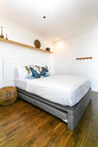 Glass House w Stunning View in Poblacion Makati