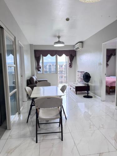 Near Moa Facing pool view WP1603 Monarch Parksuites