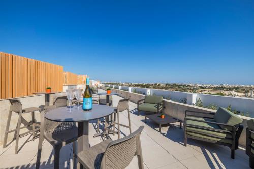 Salmar Court Holiday Apartments with Pool