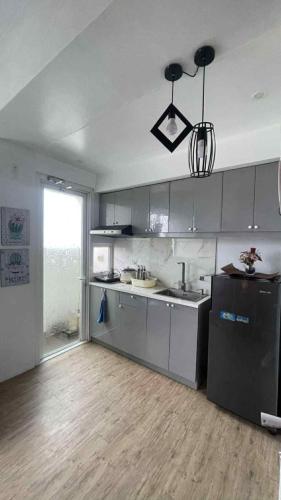 Alabang Staycation By Renz