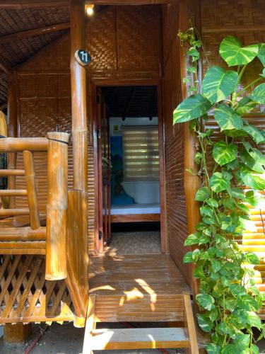 L Cafe Restobar & Lyn's Guest House