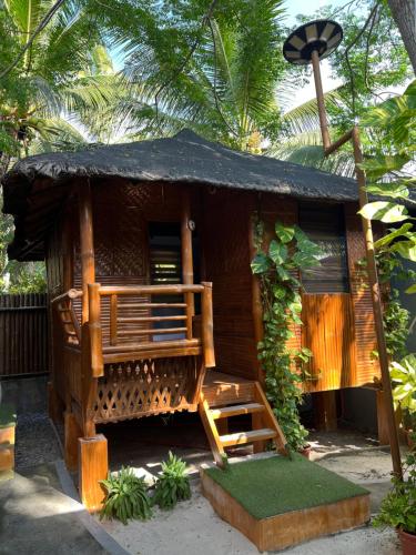 L Cafe Restobar & Lyn's Guest House