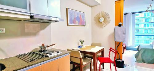 Explore Mitsukoshi Uptown BGC, large TV, fast WIFI