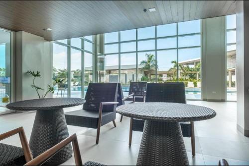 TJs Oasis at Mesavirre Garden Residences