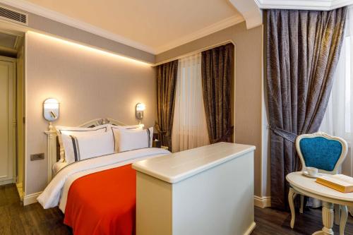 Amiral Palace Hotel