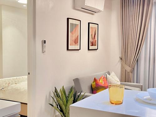 Debbie's Modern 1 BR Condo Unit