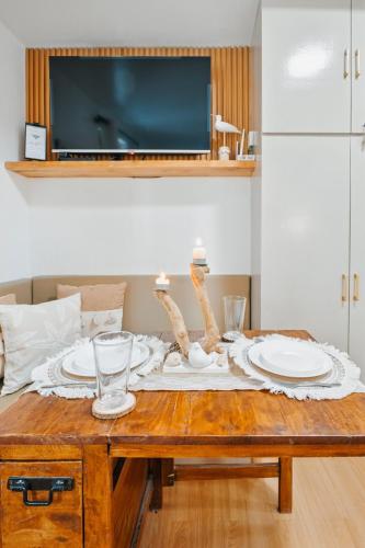 Coastal Studio in KL Tower Serviced Residences, Greenbelt, Makati! Maximum capacity 5 pax