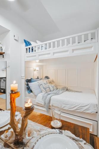 Coastal Studio in KL Tower Serviced Residences, Greenbelt, Makati! Maximum capacity 5 pax