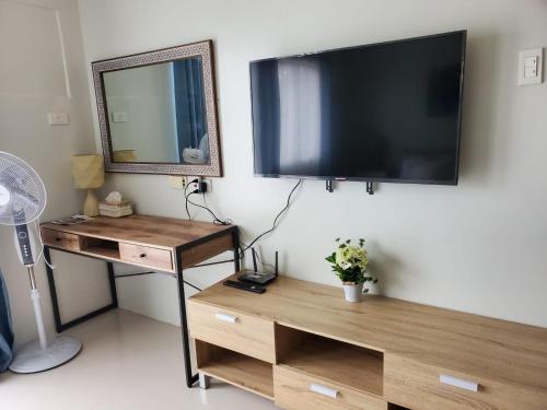 VERDANT by Vista Manors Deluxe Rooms with Balcony, Gym and Swimming Pool