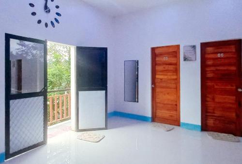 Scjs Inn By RedDoorz