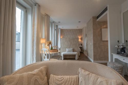 Hotel Bliss