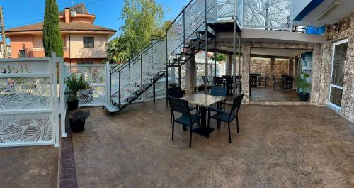 Andi Hotel