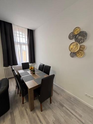 Újszerű, jól felszerelt lakás a váro szîvében, ingyenes parkolással